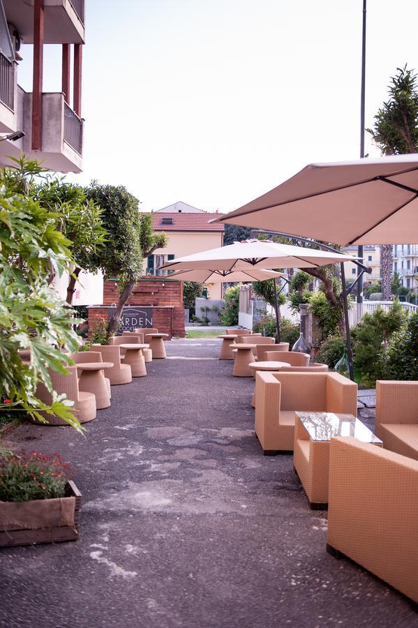 Hotel Capri 皮特拉利古 外观 照片